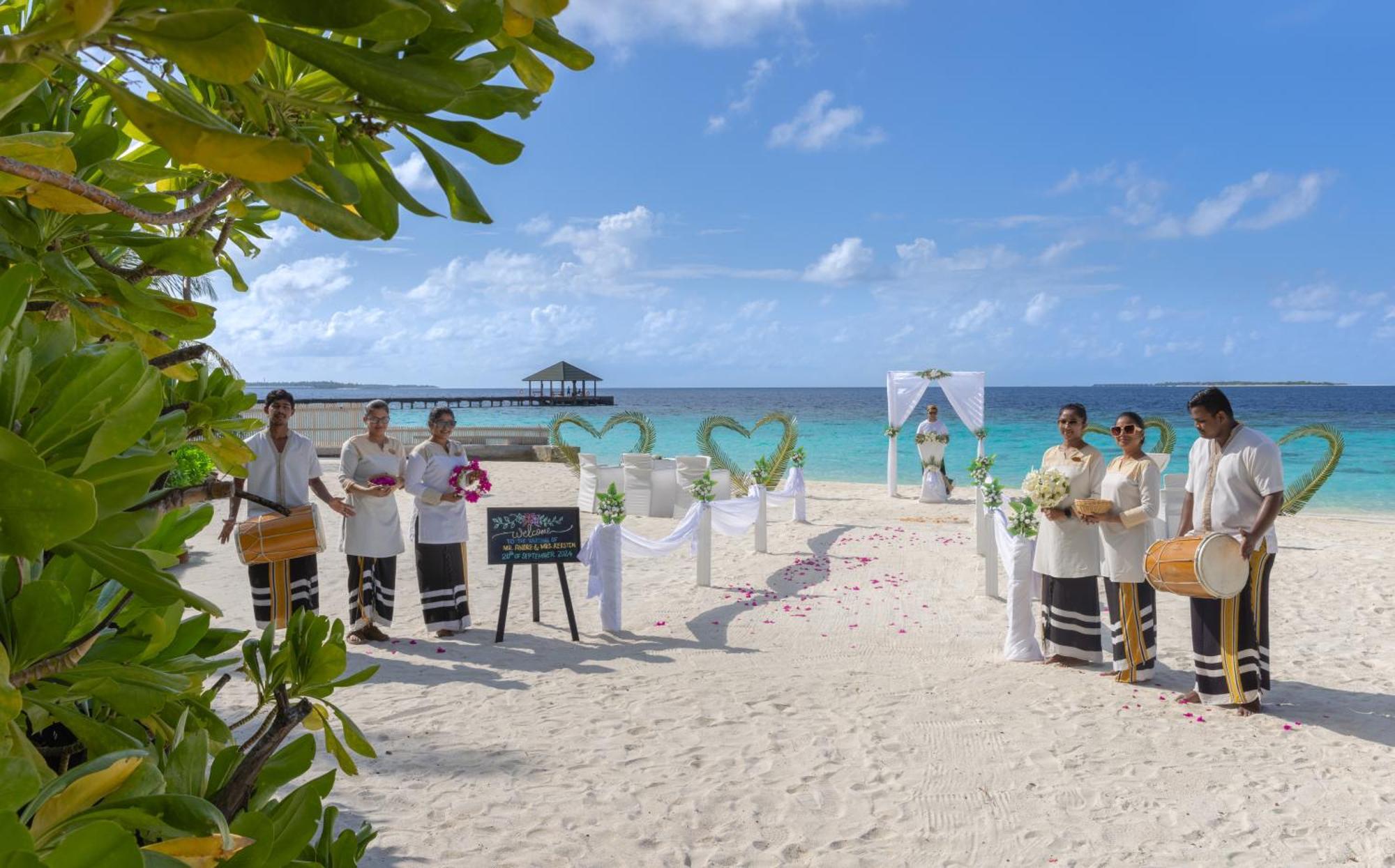 Adaaran Select Meedhupparu - Complimentary Stay For 1 Child For Stays Between April 2025 To September 2025 Meedhoo  Dış mekan fotoğraf